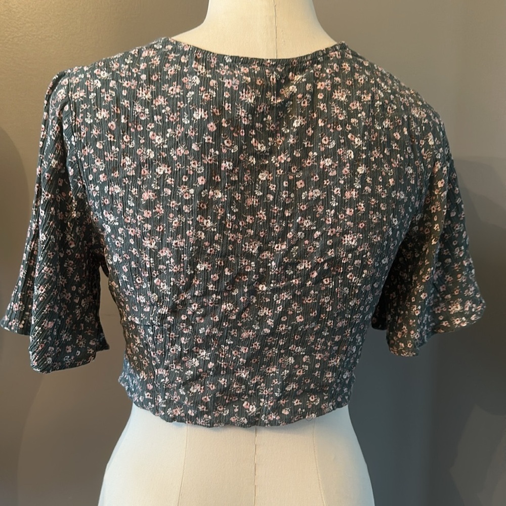Floral Knot-Front Top - Green - Picture 3 of 3